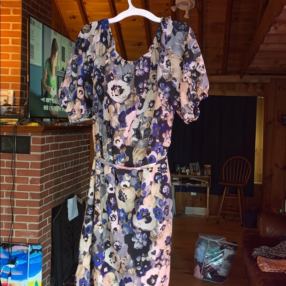 Cute dress!